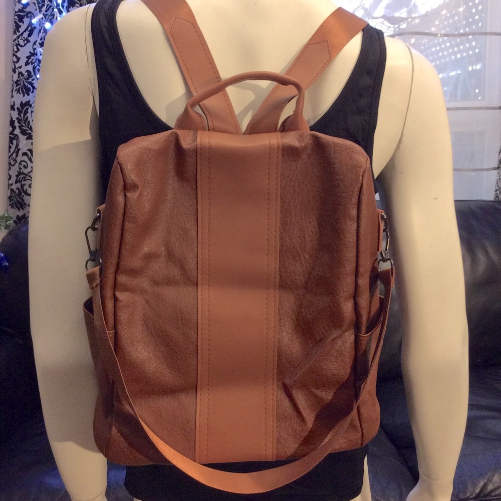 💥FREE with purchase💥 NWOT vegan leather backpack
